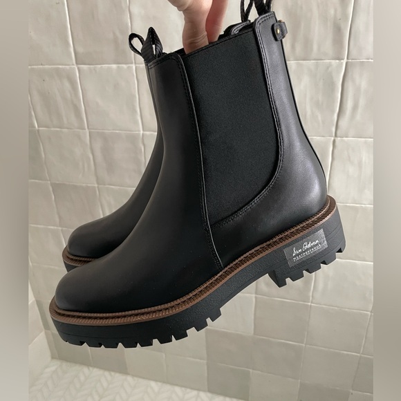 Sam Edelman Laguna Chelsea Boot Size 9 Black Leather Waterproof 2025 Version - Picture 5 of 9